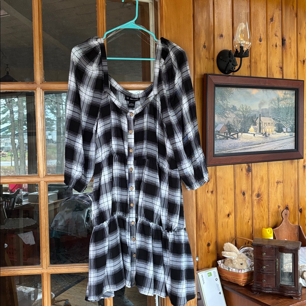 18 Centimeters Dress Nwt- excellent cond. super cute just didn’t work for me